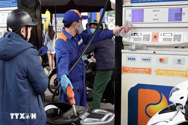 Giá xăng dầu đồng loạt tăng từ 15 giờ ngày 12-2